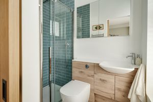 Ensuite- click for photo gallery